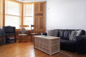 Central and Spacious 2 Bedroom Flat With Garden